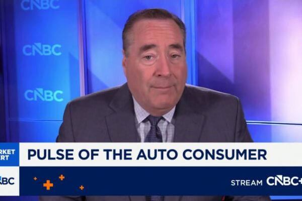 Car loan terms stretch as vehicle prices remain high
