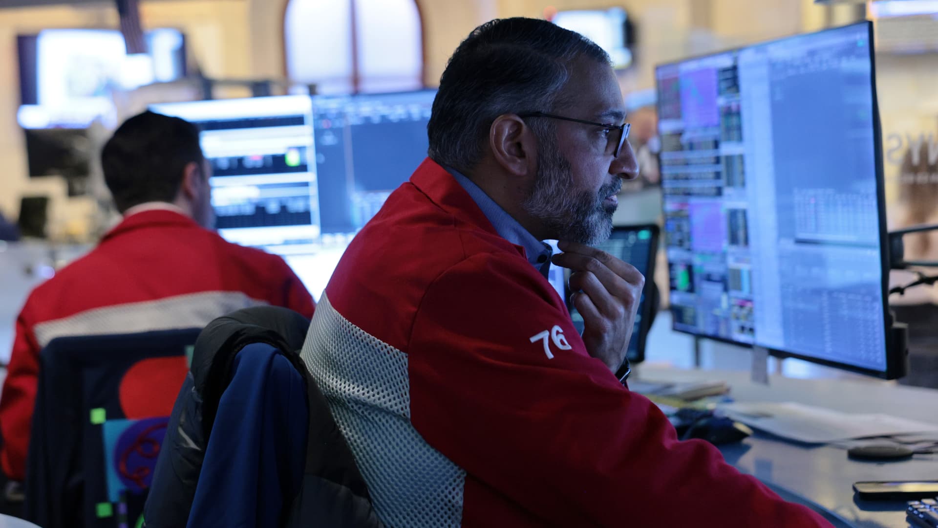 investors look ahead to busy week of jobs data