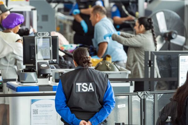 5 things to know before the market opens Monday