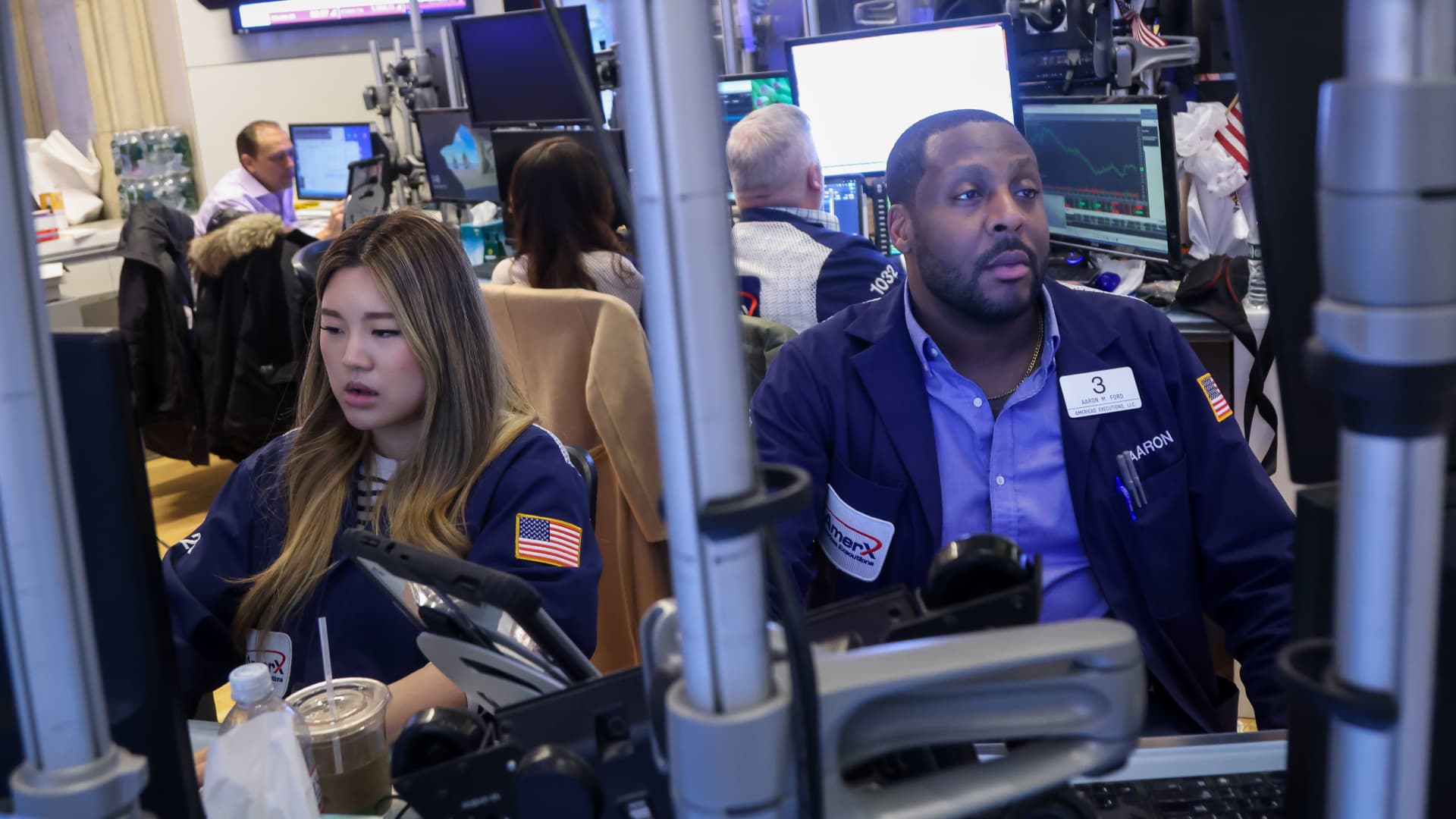 Treasury yields fall as traders rethink Fed rate hikes