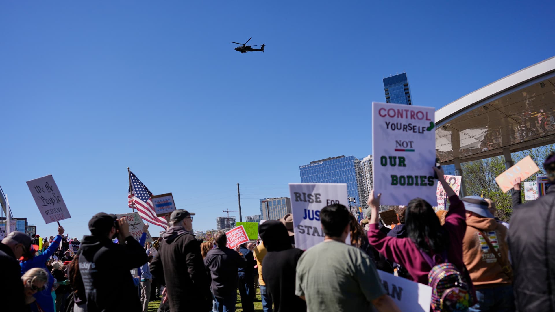 U.S. Army suspends Kid Rock helicopter flyby crews