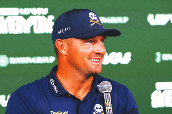 Bryson DeChambeau Takes 3-Shot Lead at LIV Golf Singapore After Round 2