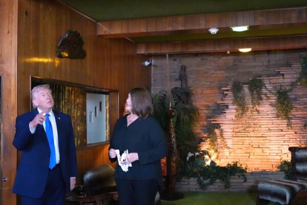 Trump makes a detour to Elvis Presley’s Graceland in Memphis during Iran war and airport turmoil