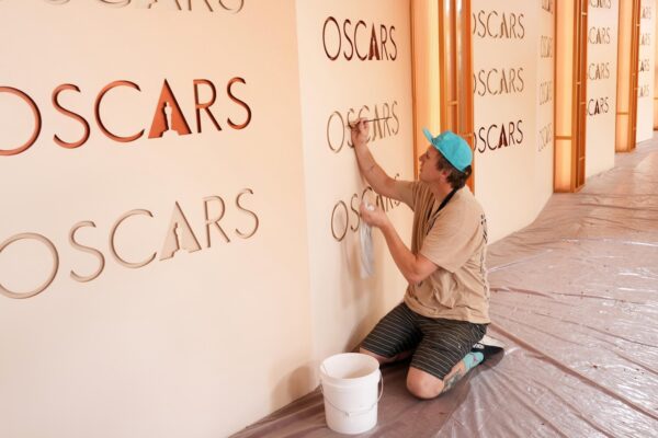 The day before the Oscars, the ‘Bridesmaids’ rehearsed