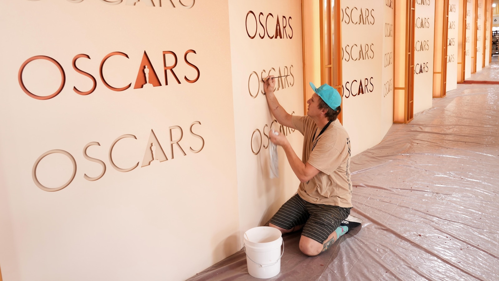 The day before the Oscars, the ‘Bridesmaids’ rehearsed