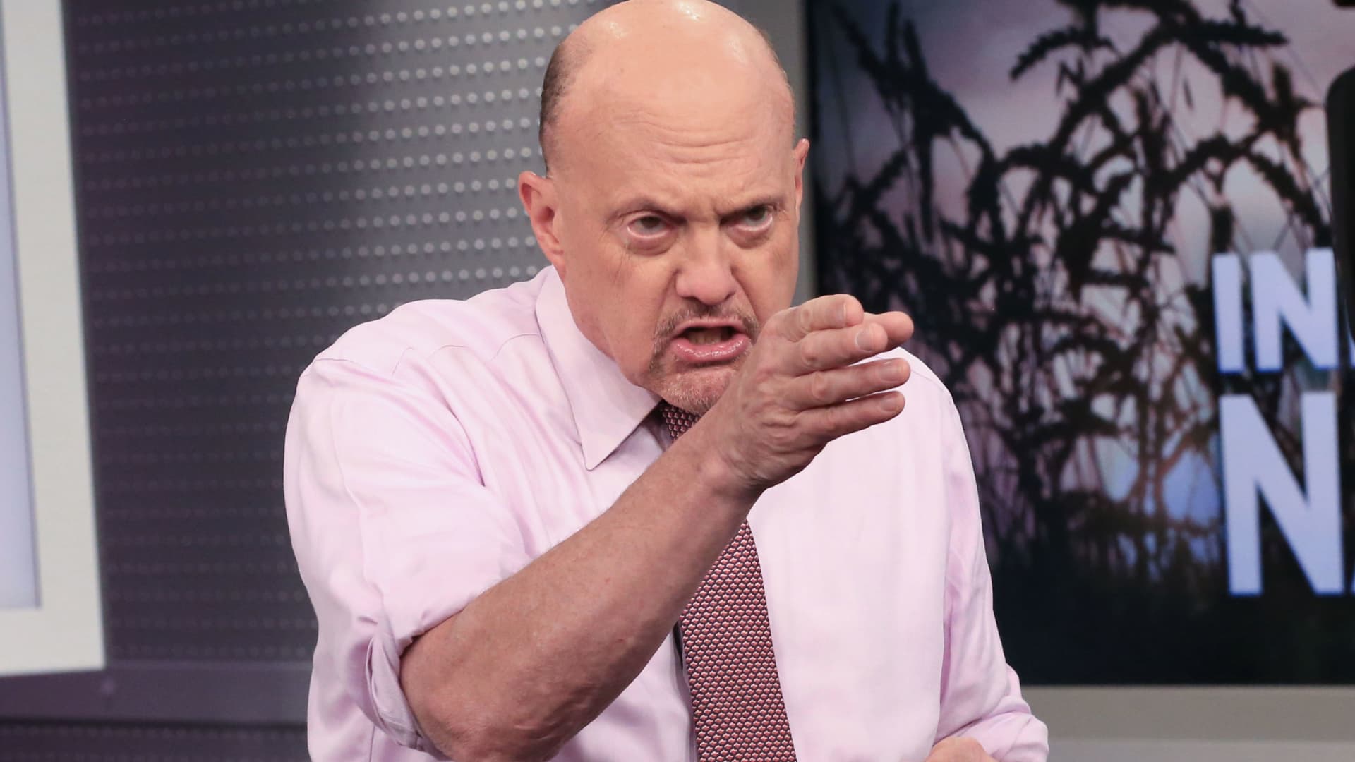 Jim Cramer says potential stock market bottom is tied to interest rates, not war headlines