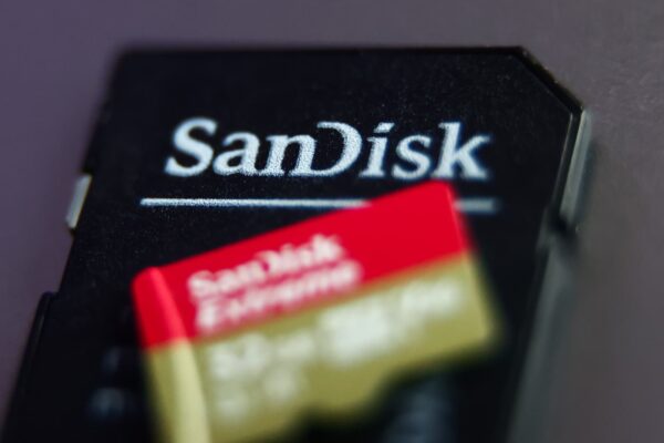 Evercore ISI pounds table on Sandisk. Bull case sees rally to ,600