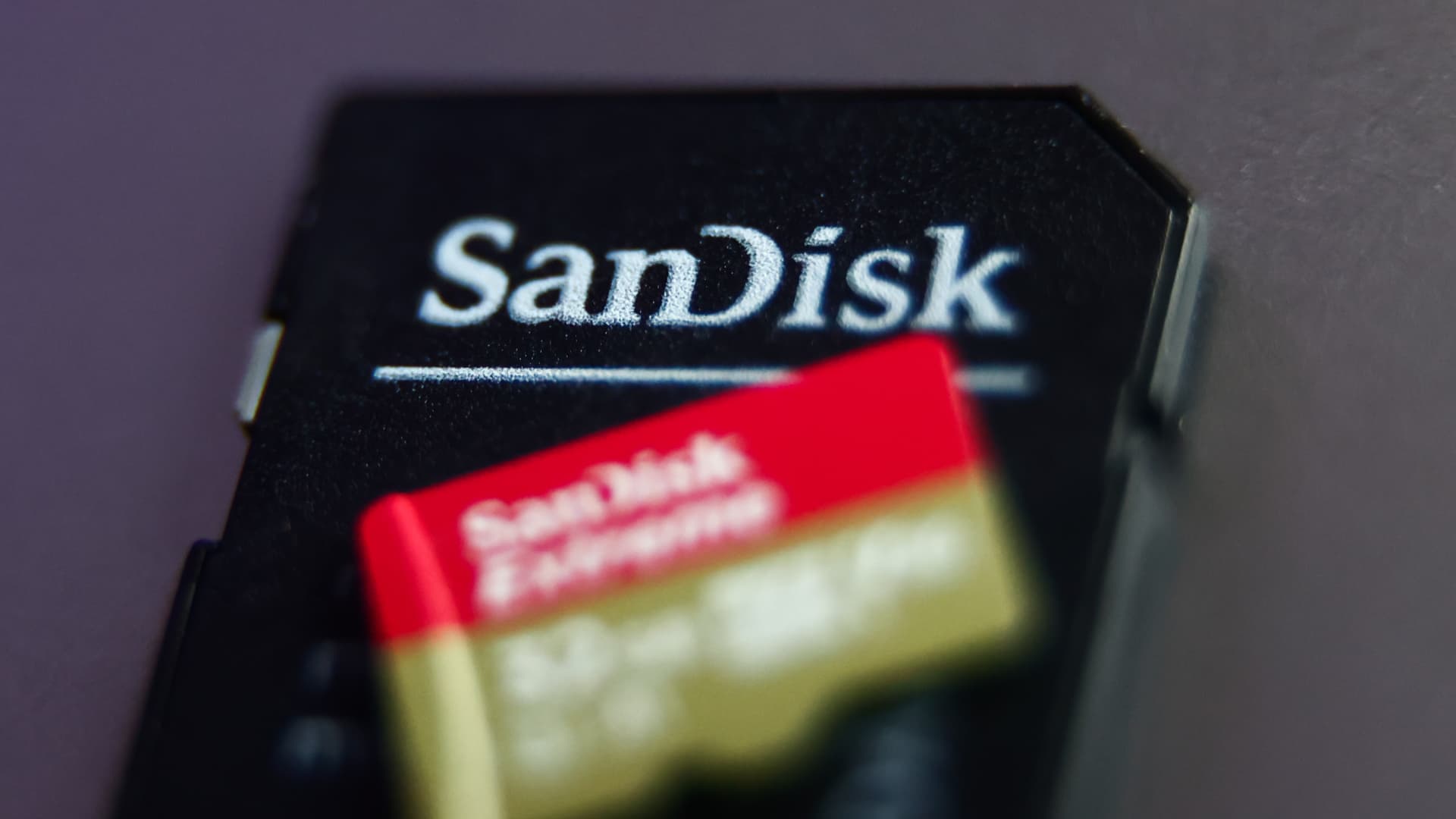 Evercore ISI pounds table on Sandisk. Bull case sees rally to ,600