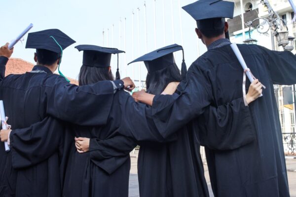 AI fears may drive more young adults to grad school, reports show