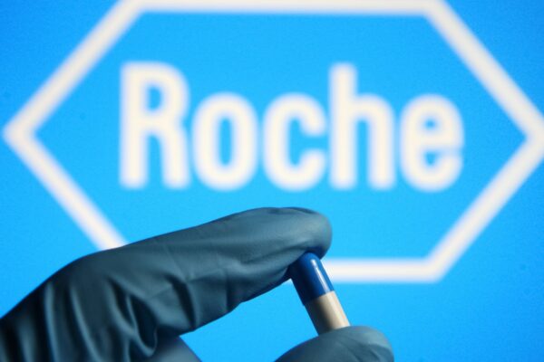 Roche CEO laments Swiss franc strength, continues U.S. investment