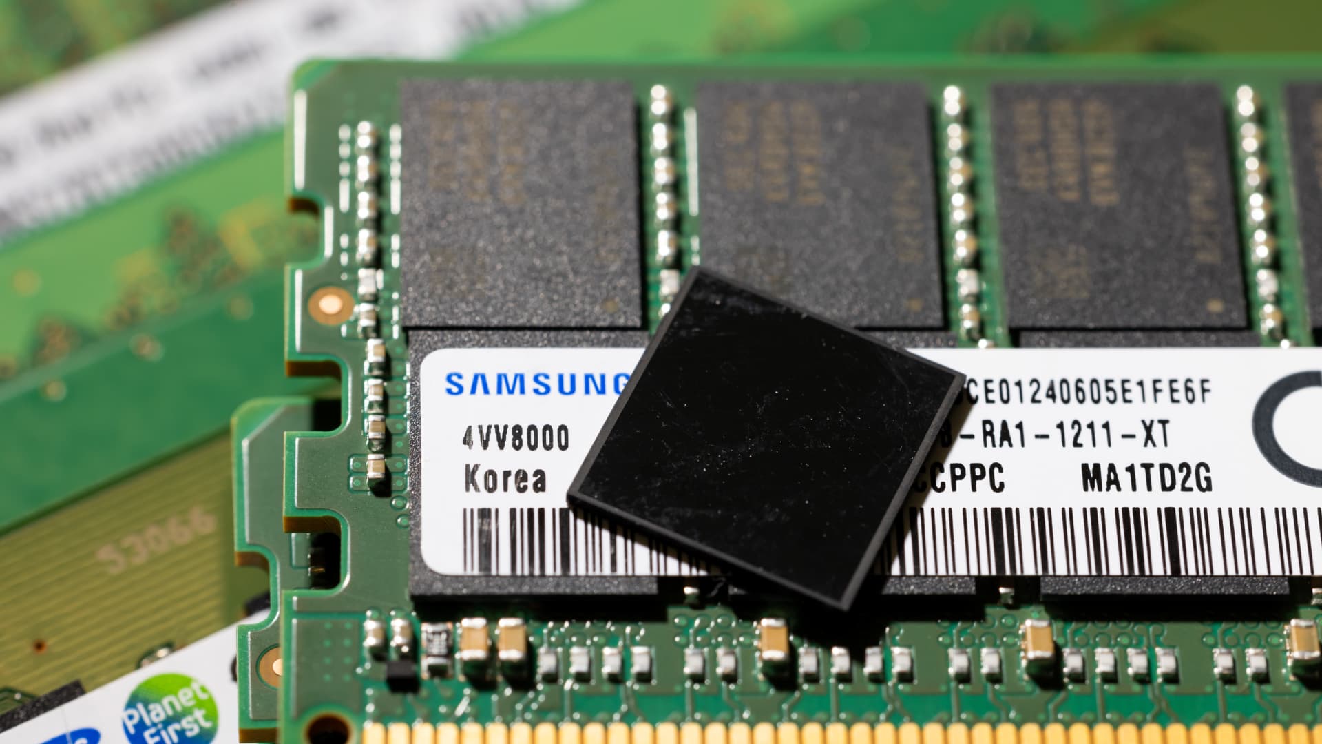 Brave traders with leveraged bet on semis made nearly 100% in almost 10 days