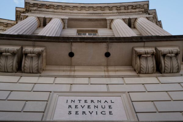 How the wealthy aim to cut their 2026 IRS bills