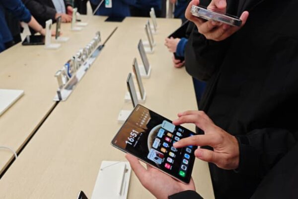 Apple shares sink 4% on report of foldable iPhone delays