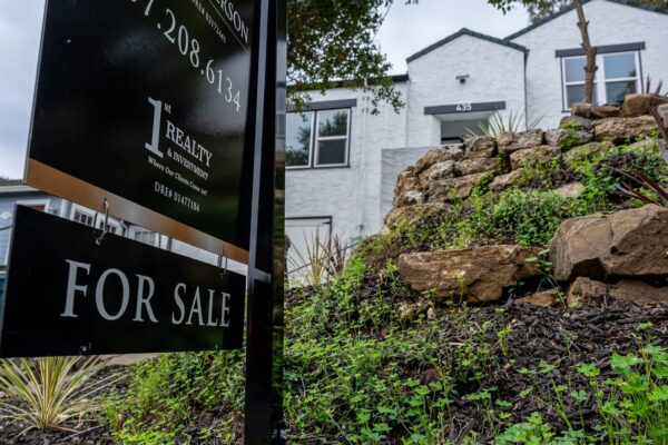 Mortgage rates sink again, and homebuyers jump back in