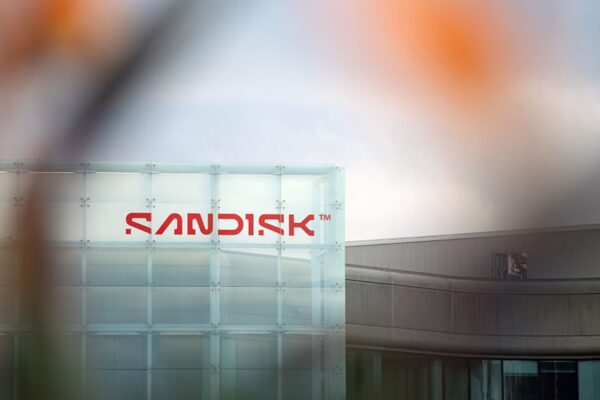 Samsung bemoans memory chip crunch. That’s good news for these stocks
