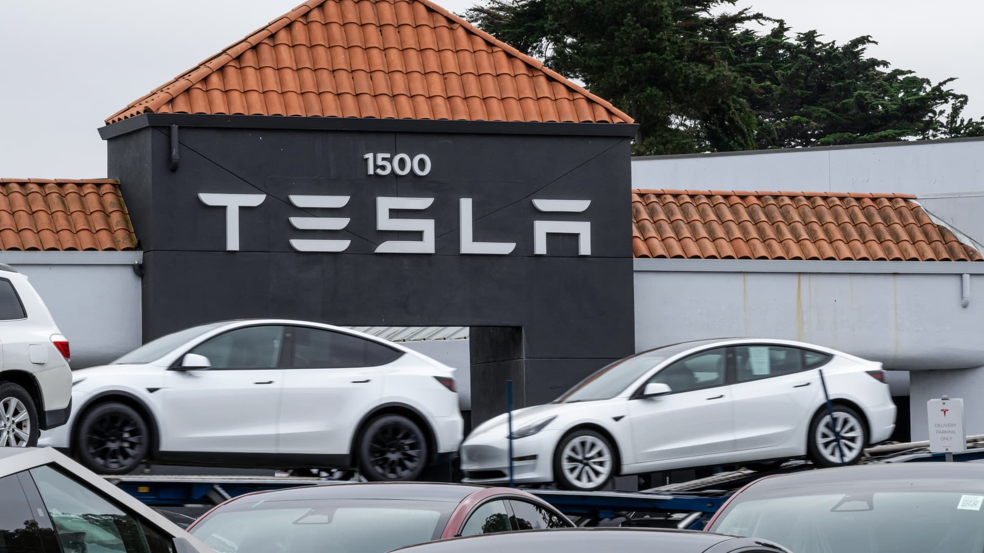 TSLA, BA lead a big week of reports