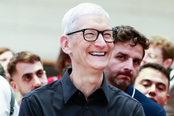 Apple delivers a nearly perfect quarter, with a CEO change and an AI update ahead