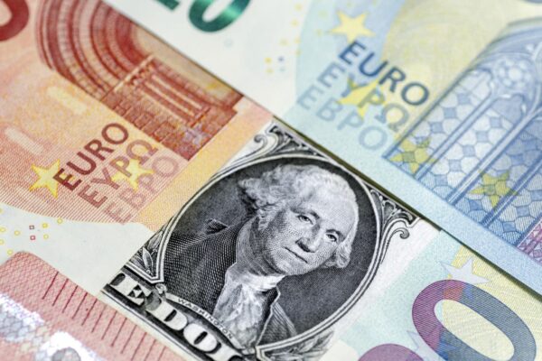 Dollar strengthens as Iran talks fail, HSBC backs greenback to soften