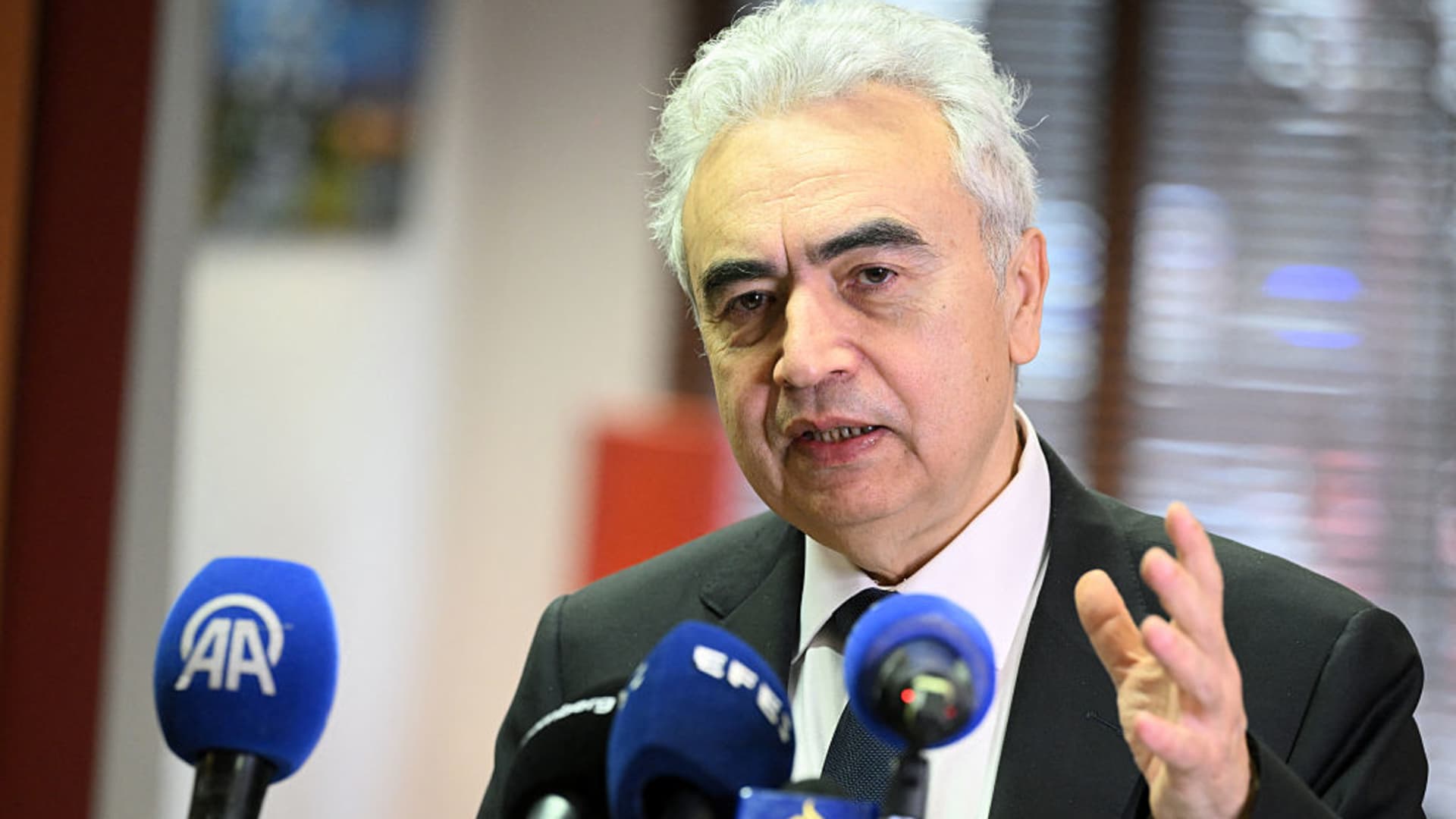 Oil supply crunch will worsen in April, IEA warns