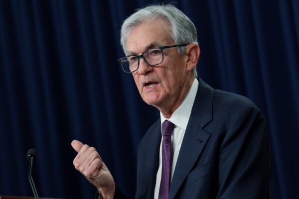 Fed officials still foresee rate cut this year, despite war impacts, minutes show