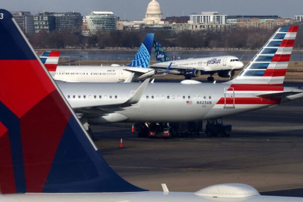 Airline CEOs urged by lawmaker to lower fares if fuel prices come down