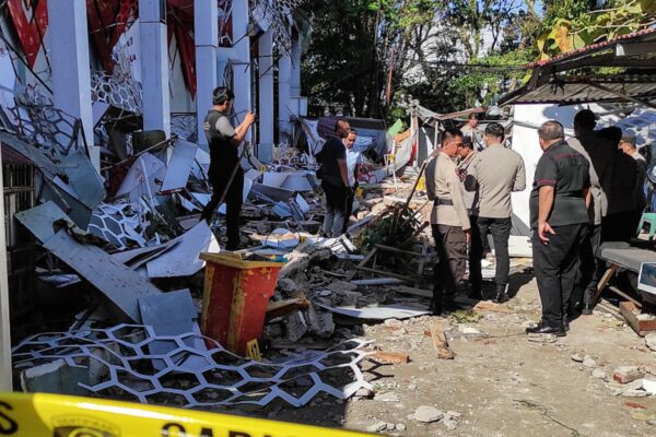 Indonesia earthquake damages buildings, triggers tsunami waves