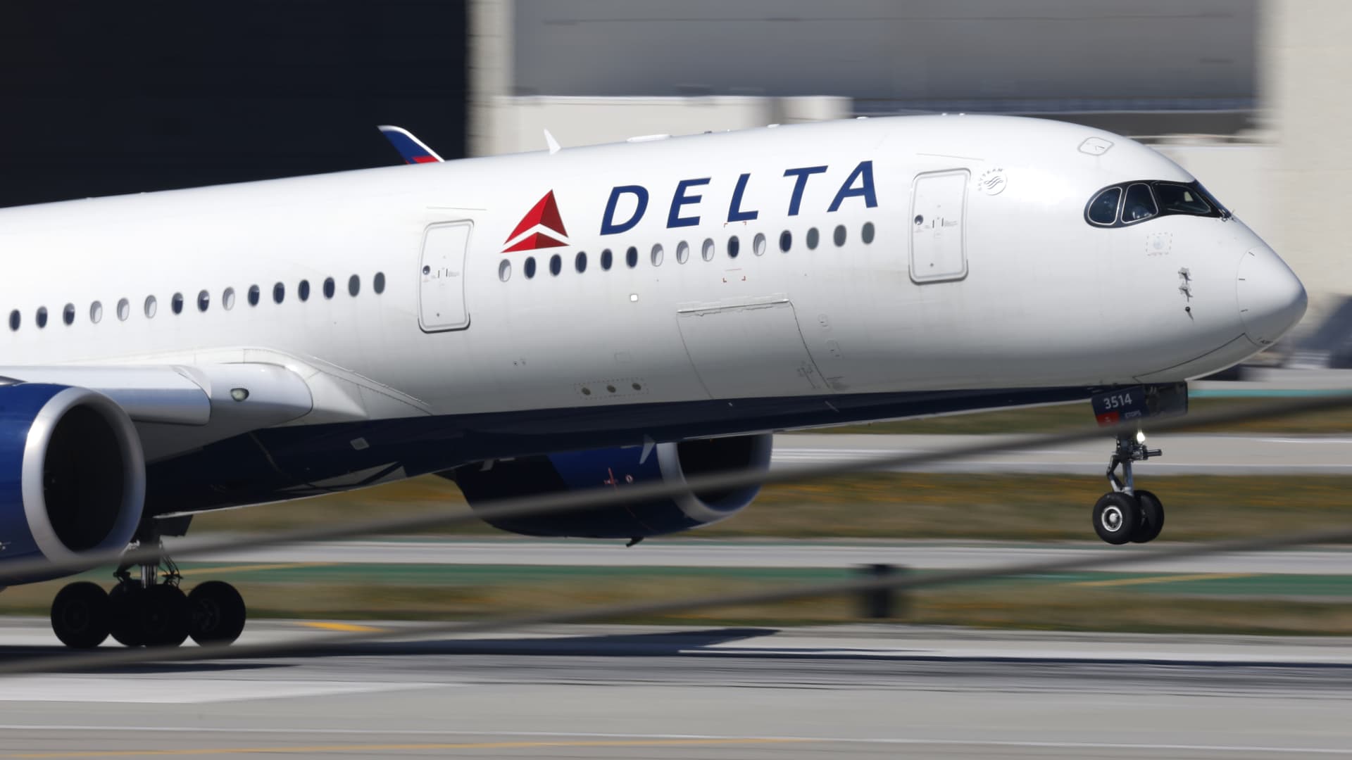 Delta raises checked bag fees  amid jet fuel price surge