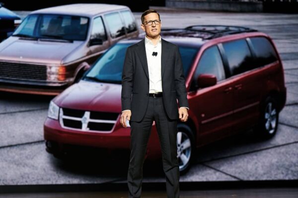 Chrysler CEO touts minivan ‘resurgence’ but stays quiet on plans