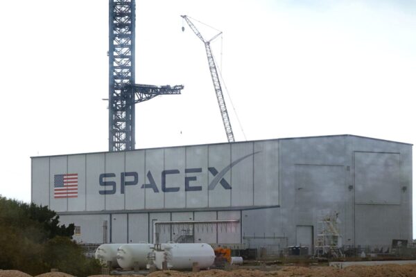 SpaceX courts Wall Street with three-day analyst meeting this week
