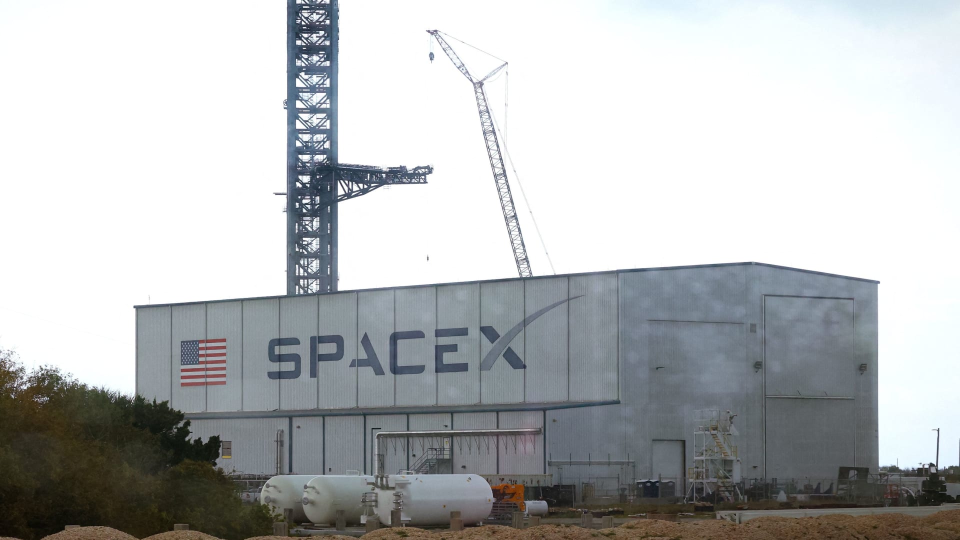 SpaceX courts Wall Street with three-day analyst meeting this week