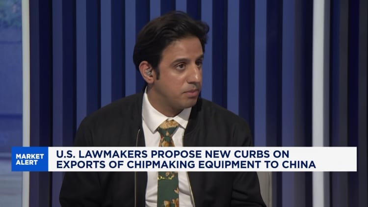 ASML shares fall after proposed U.S. chip export curbs on China