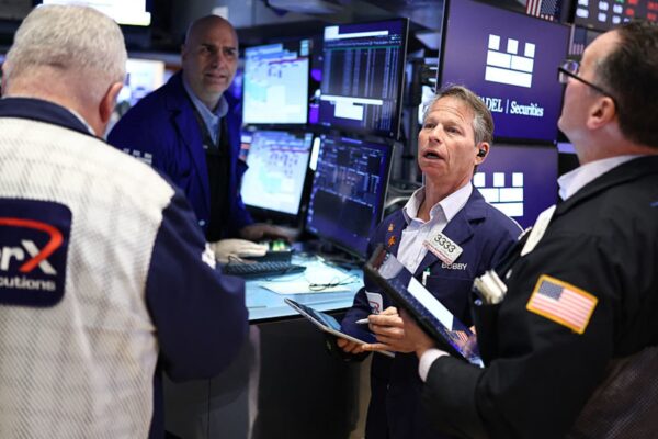 Top Street analysts prefer these dividend stocks for steady income
