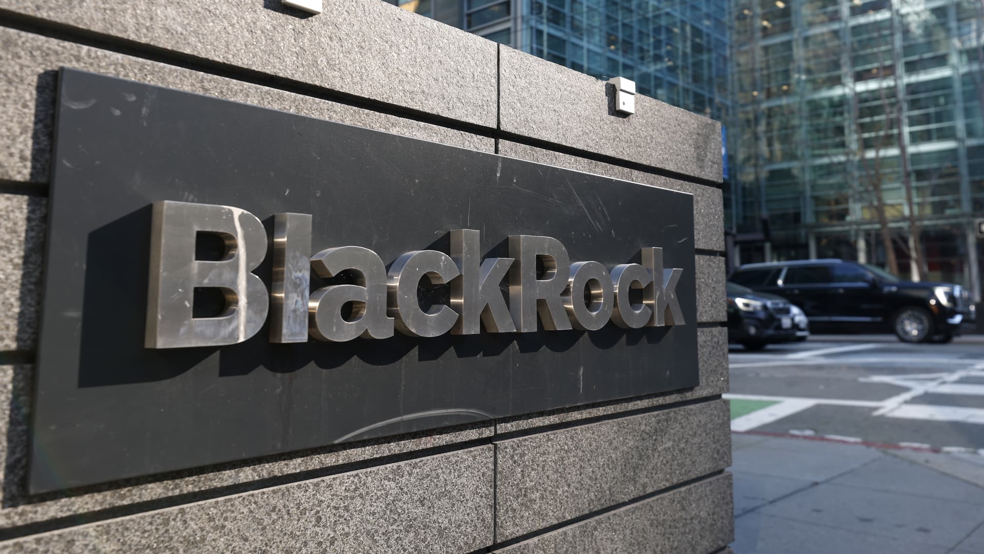 BlackRock raises view on U.S. stocks on belief that war is over, profits are up