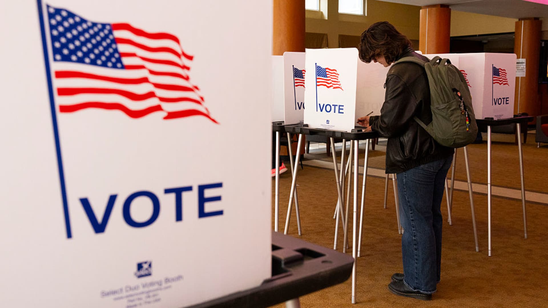 Democrats romp in Wisconsin Supreme Court race, narrow Georgia margins