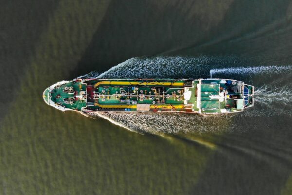 Oil surges above 0 as U.S. to blockade Iran ports after talks fail