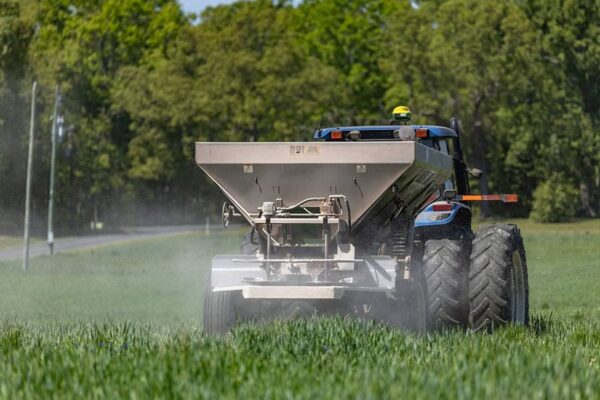 U.S. farmers struggling to afford fertilizer amid Iran war