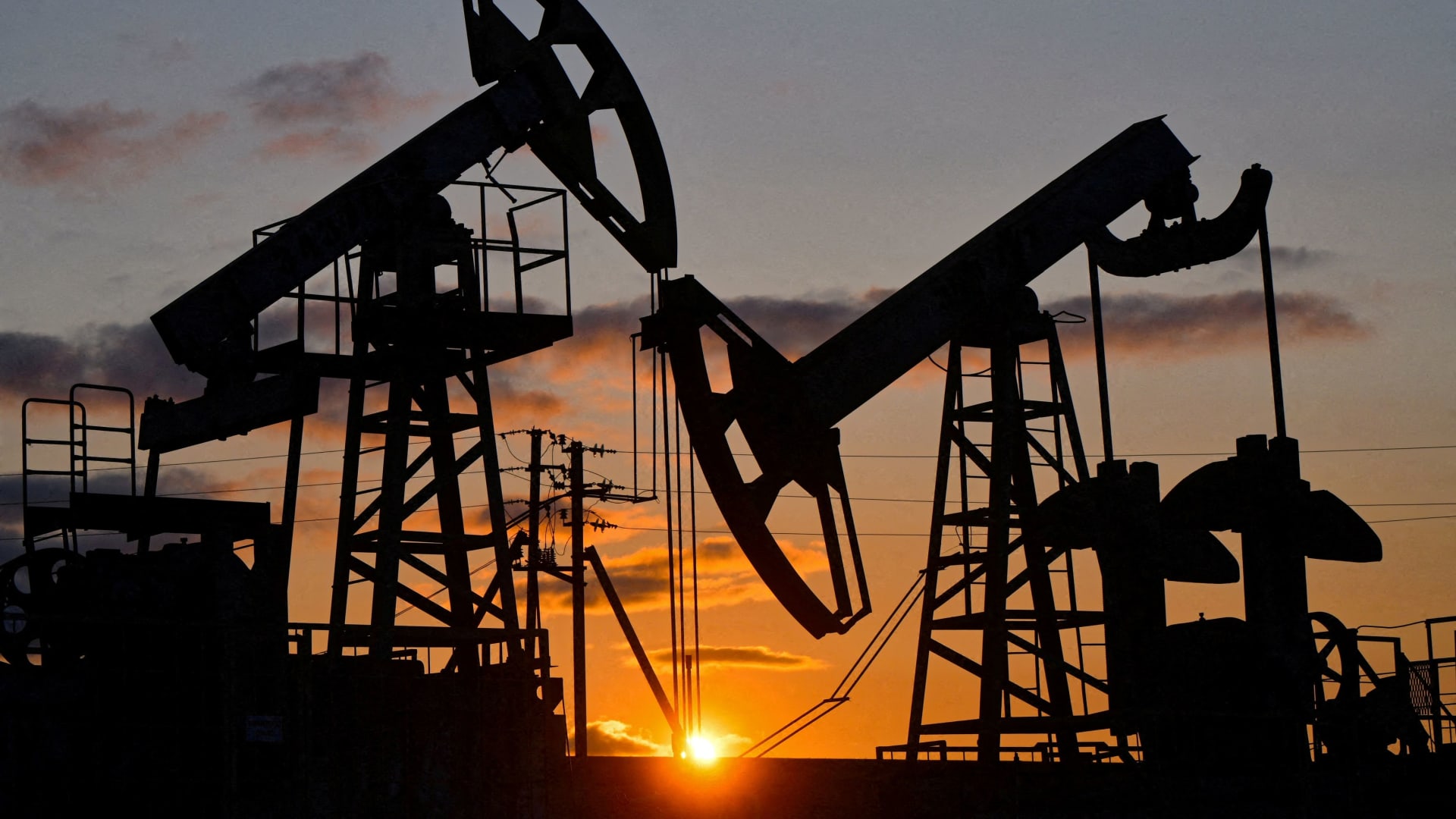 Oil extends gains with Brent at 0 as fears of an extended U.S.-Iran conflict rise