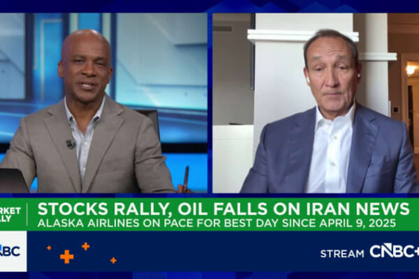 American Airlines down after dismissing United megamerger