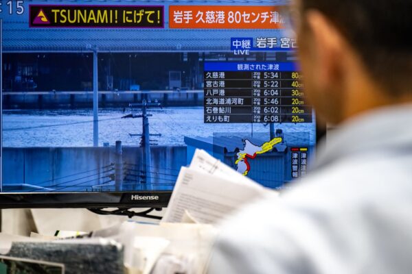 Major 7.5-magnitude quake hits off Japan, triggers tsunami warnings