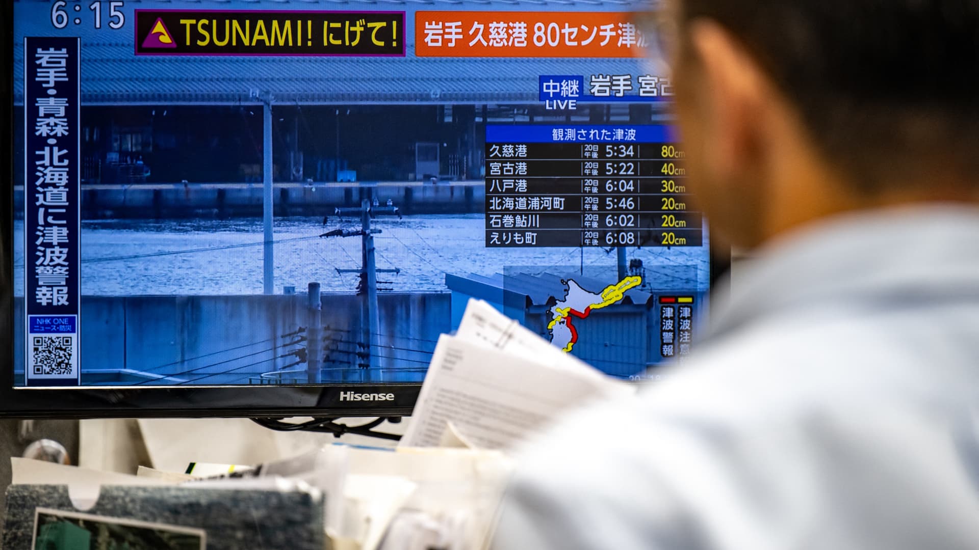 Major 7.5-magnitude quake hits off Japan, triggers tsunami warnings
