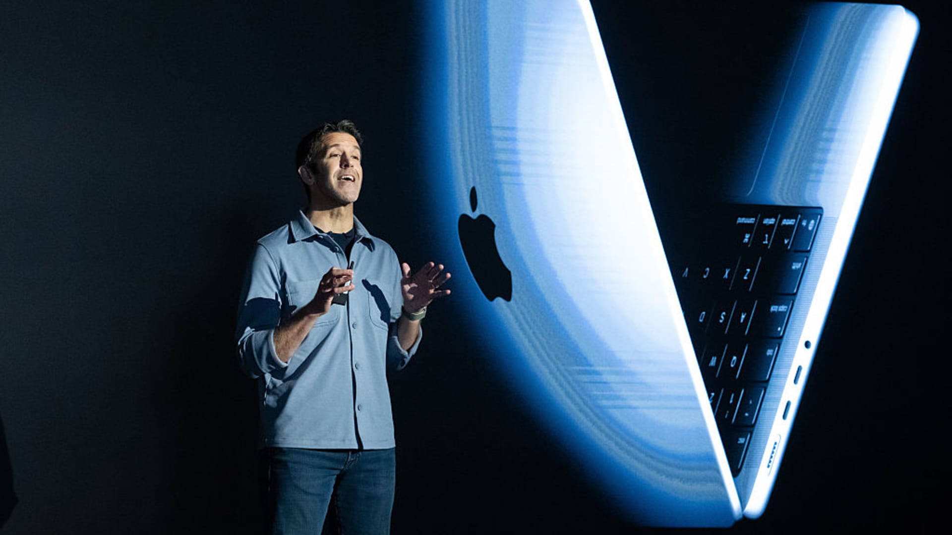 Why the timing of Apple’s CEO change could mean a good earnings report is around the corner