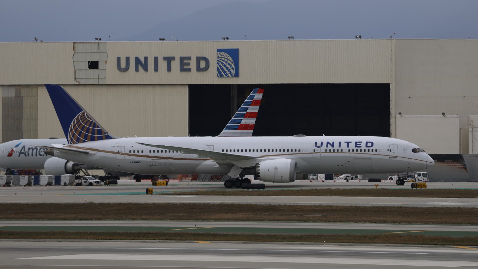 U.S. airlines are hiking fares — and travelers keep booking