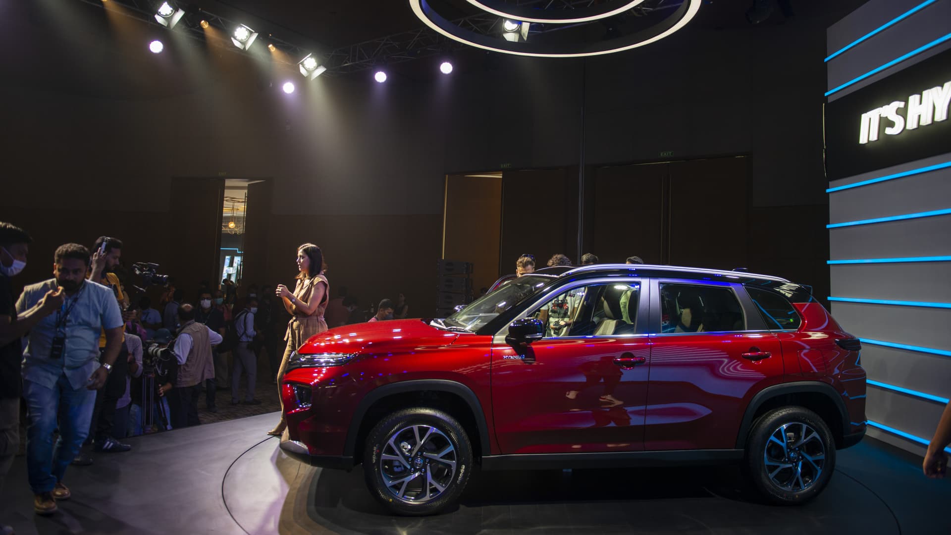 Japanese carmakers deepen hold in India with hybrids