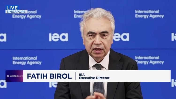 Europe summer travel on the line as airlines’ jet fuel supply dwindles