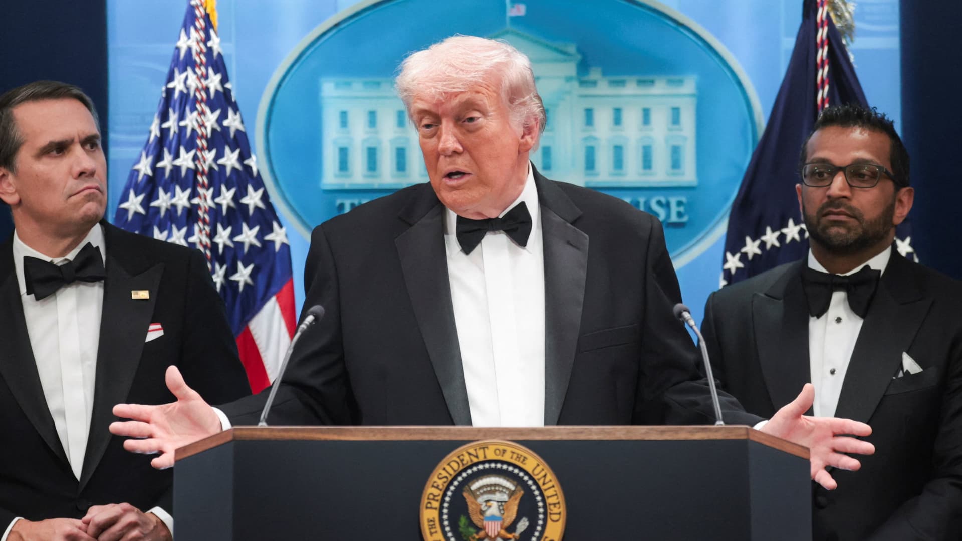 5 things to know before the market opens Monday