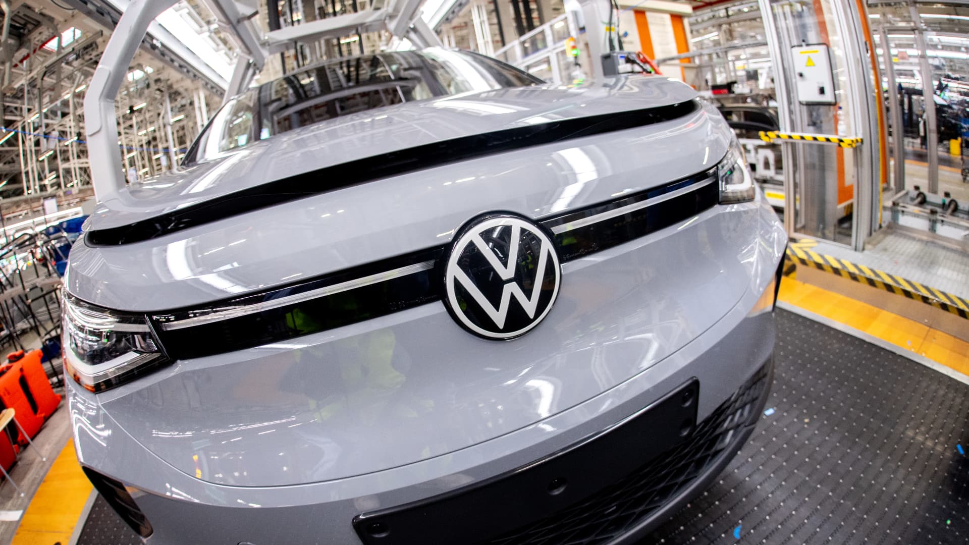 Auto giant Volkswagen posts significant drop in first-quarter profit