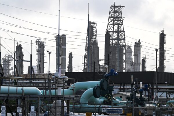 Oil hits 5, prompts warnings Iran risks underpriced