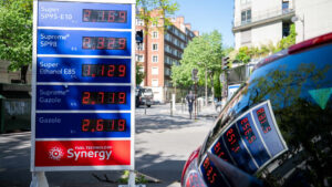 Euro zone inflation jumps to 3% as economic growth almost stalls