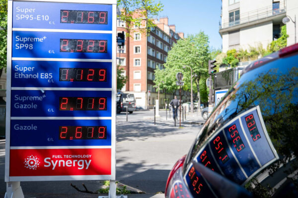 Euro zone inflation jumps to 3% as economic growth almost stalls