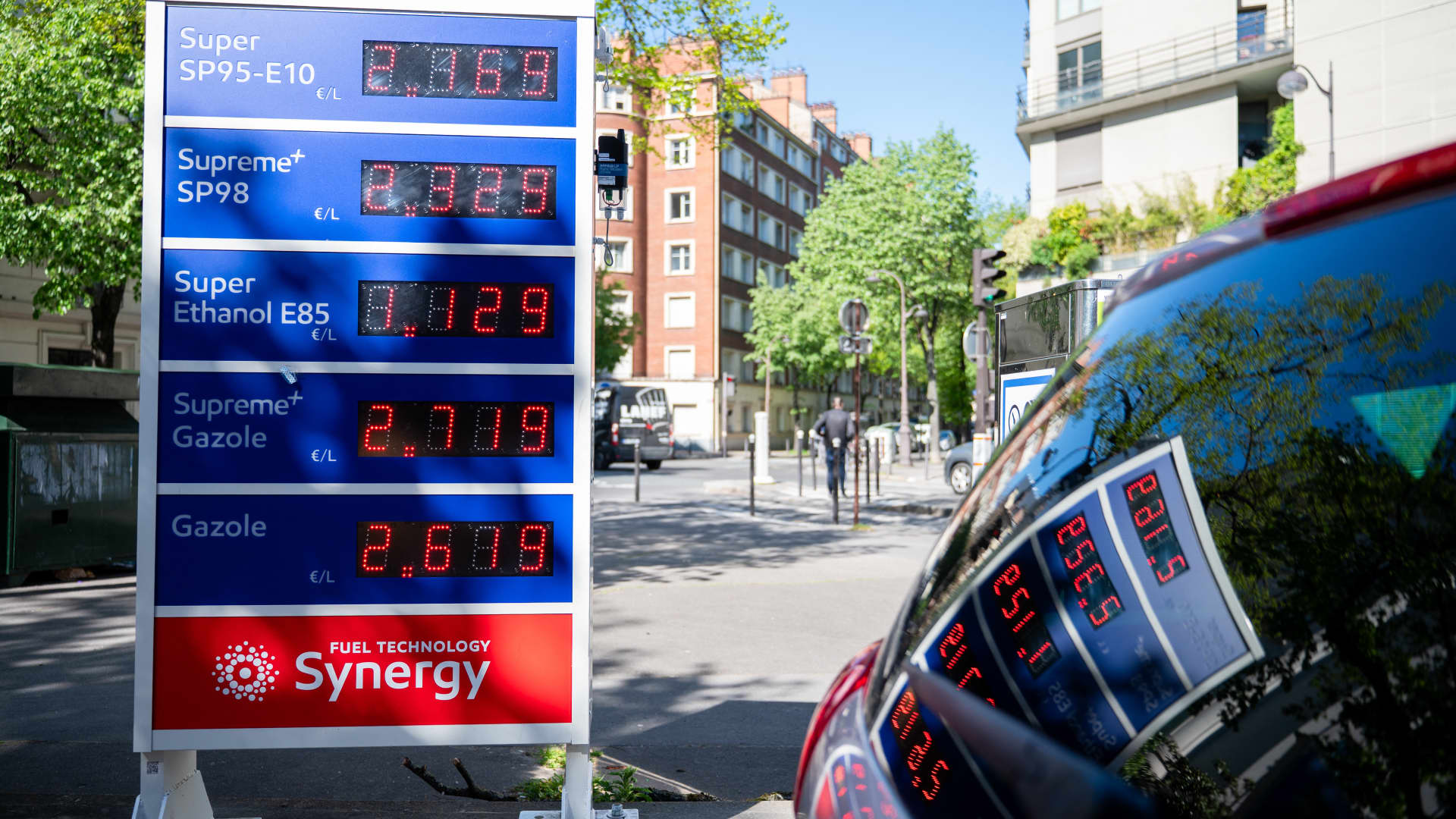 Euro zone inflation jumps to 3% as economic growth almost stalls